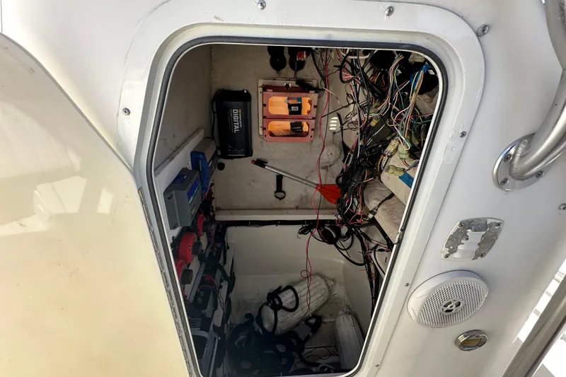 Slide: The Image of Battery charger setup on a 2003 Hydra-Sports Vector 2600 CC boat. - 39