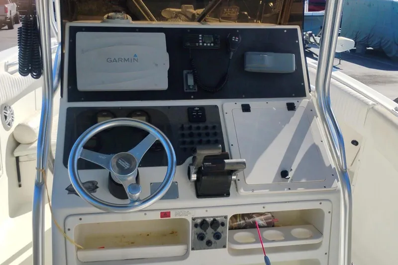 Slide: The Image of 2003 Hydra-Sports Vector 2600 CC boat ladder and motor detail. - 5