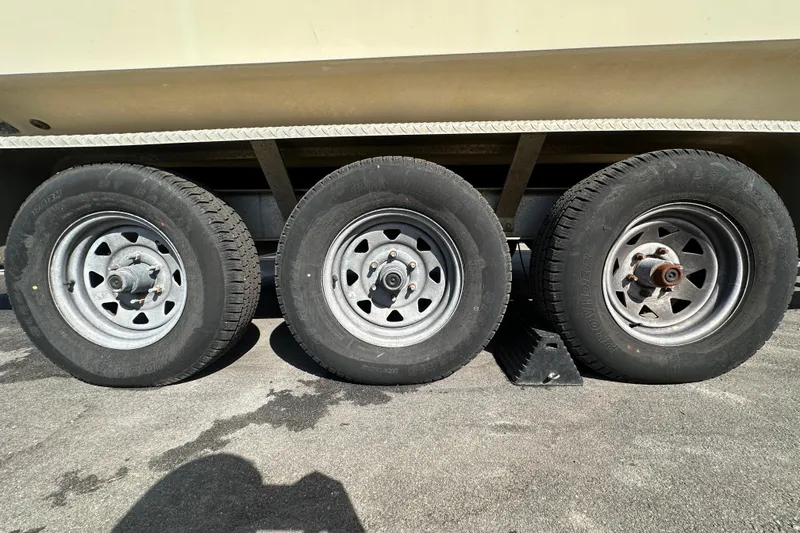 Slide: The Image of Yamaha F200TXRB engine label on 2003 Hydra-Sports Vector 2600 CC boat. - 91