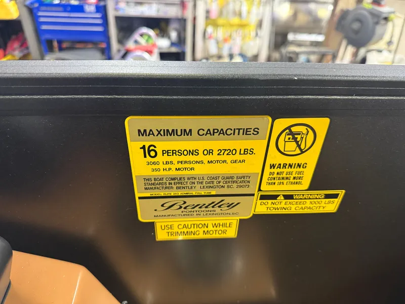 Slide: The Image of Bentley Pontoons Elite 300HP 253 Admiral Quad Lounge Tritoon 2026 - 18