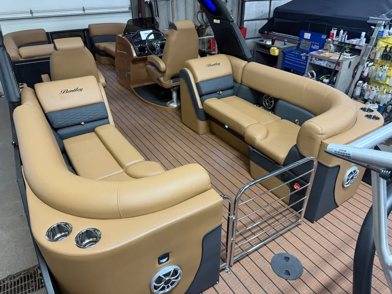 Slide: The Image of Bentley Pontoons Elite 300HP 253 Admiral Quad Lounge Tritoon 2026 - 22