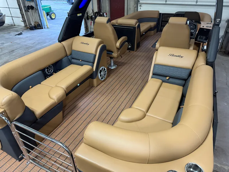 Slide: The Image of Bentley Pontoons Elite 300HP 253 Admiral Quad Lounge Tritoon 2026 - 23