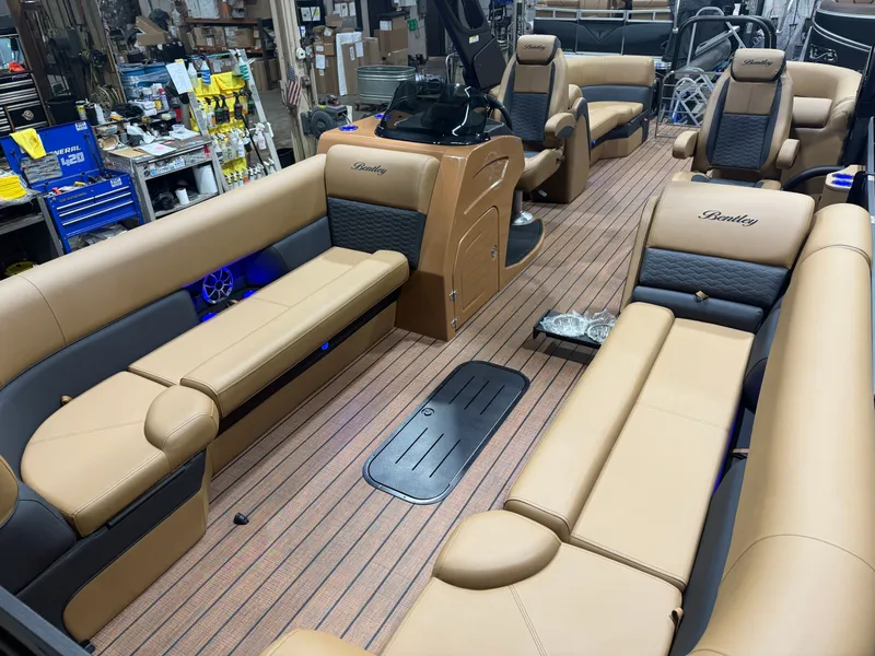 Slide: The Image of Bentley Pontoons Elite 300HP 253 Admiral Quad Lounge Tritoon 2026 - 32