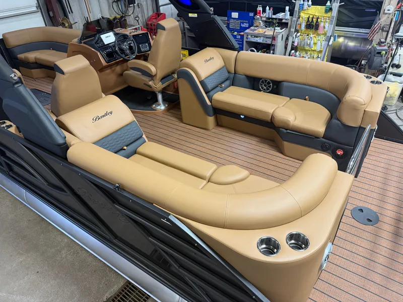 Slide: The Image of Bentley Pontoons Elite 300HP 253 Admiral Quad Lounge Tritoon 2026 - 4