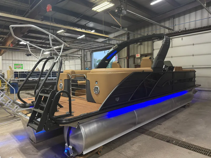Slide: The Image of Bentley Pontoons Elite 300HP 253 Admiral Quad Lounge Tritoon 2026 - 61