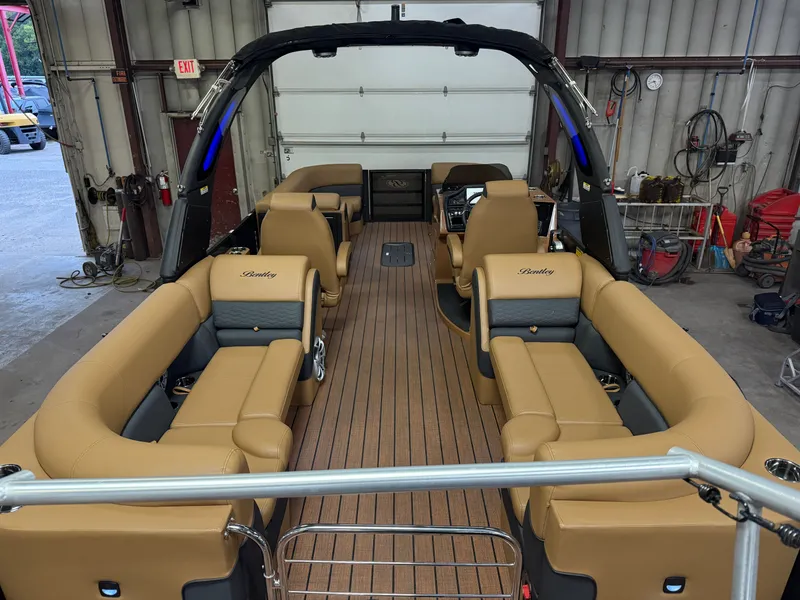 Slide: The Image of Bentley Pontoons Elite 300HP 253 Admiral Quad Lounge Tritoon 2026 - 7