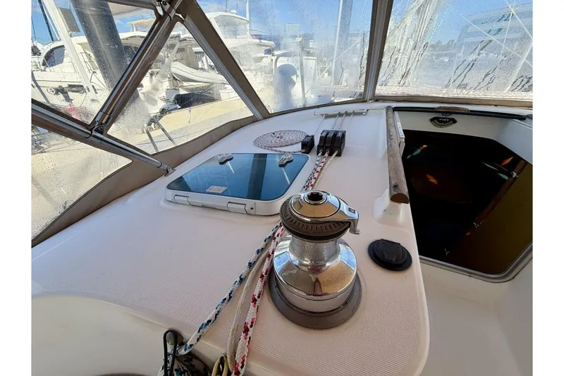 Slide: The Image of Cockpit view of 2000 Beneteau Oceanis 461 sailboat with winch and ropes. - 52