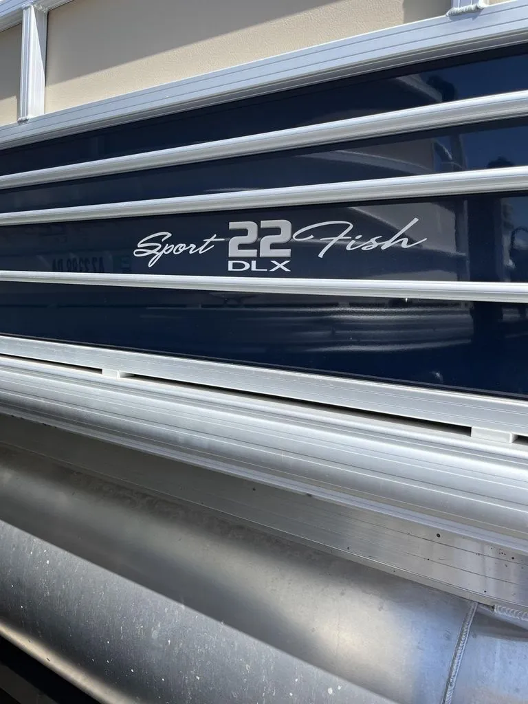 Slide: The Image of Tracker SportFish 22 DLX 2022 - 10