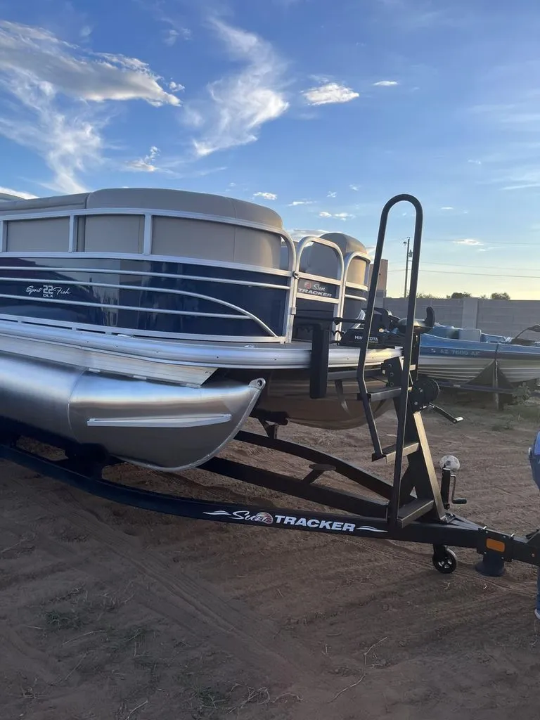 Slide: The Image of Tracker SportFish 22 DLX 2022 - 15