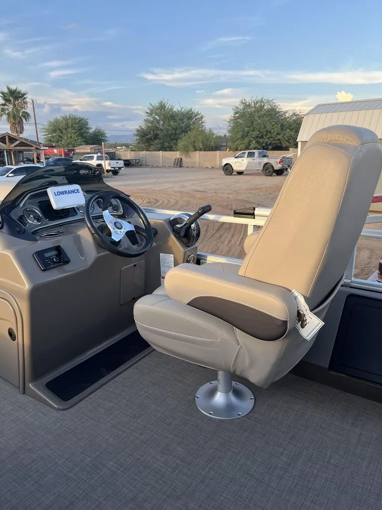 Slide: The Image of Tracker SportFish 22 DLX 2022 - 3