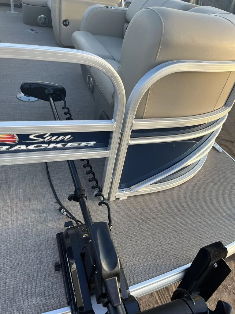 Slide: The Image of Tracker SportFish 22 DLX 2022 - 5