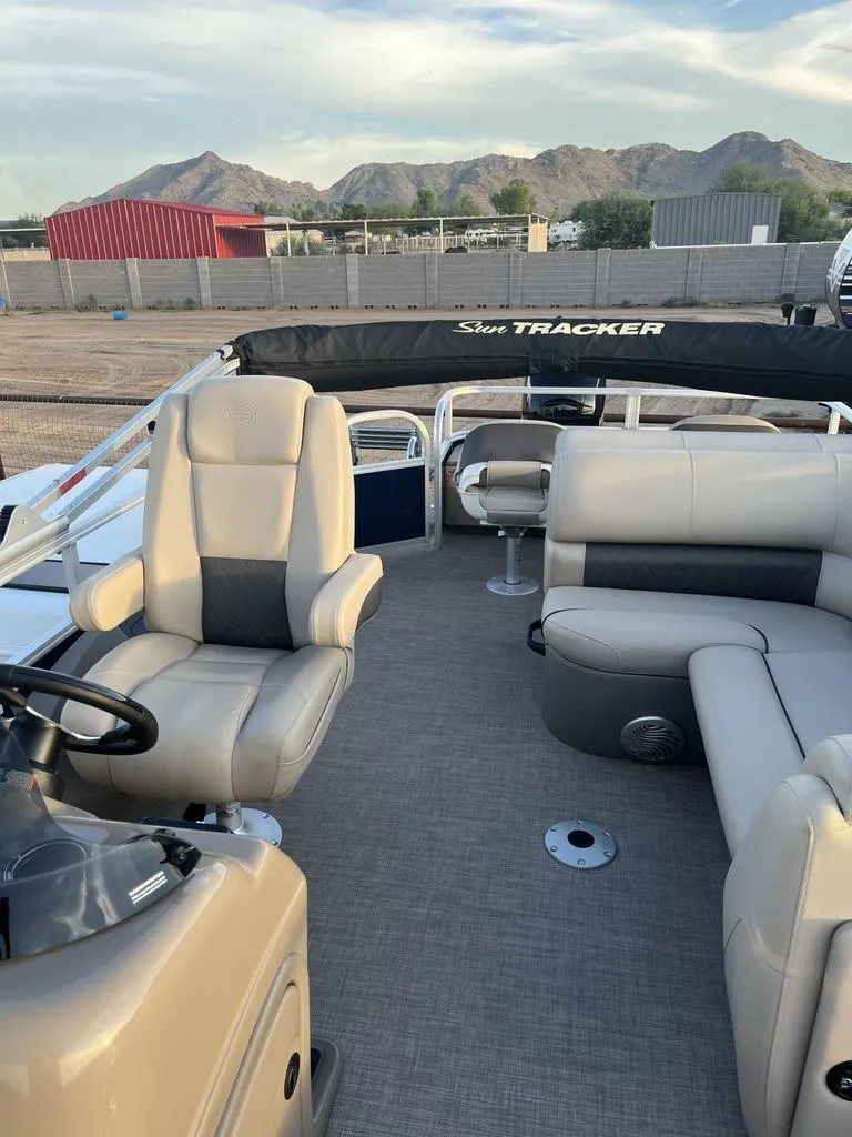 Slide: The Image of Tracker SportFish 22 DLX 2022 - 7