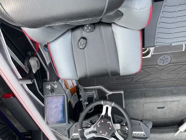 Slide: The Image of Skeeter FXR20 Limited 2025 - 11