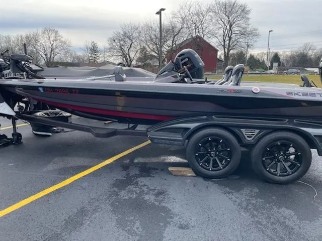 Slide: The Image of Skeeter FXR20 Limited 2025 - 13