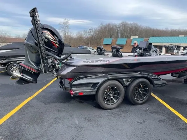 Slide: The Image of Skeeter FXR20 Limited 2025 - 2