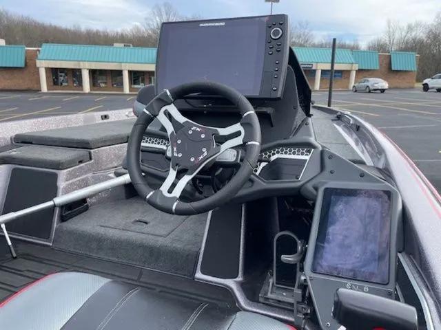 Slide: The Image of Skeeter FXR20 Limited 2025 - 3