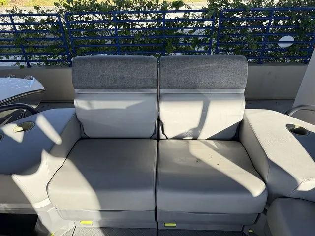 Slide: The Image of Sea-Doo Switch® Sport Compact - 170 hp Galvanized 2024 - 10