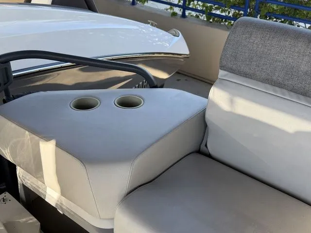 Slide: The Image of Sea-Doo Switch® Sport Compact - 170 hp Galvanized 2024 - 11