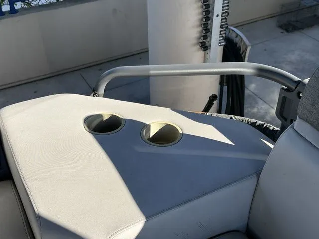 Slide: The Image of Sea-Doo Switch® Sport Compact - 170 hp Galvanized 2024 - 12