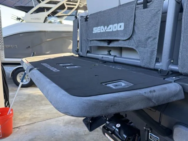Slide: The Image of Sea-Doo Switch® Sport Compact - 170 hp Galvanized 2024 - 16