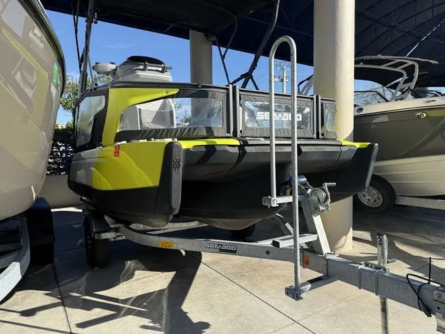 Slide: The Image of Sea-Doo Switch® Sport Compact - 170 hp Galvanized 2024 - 4