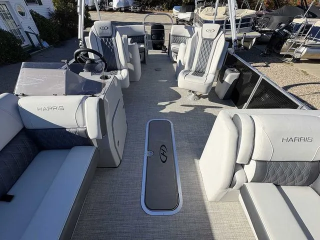 Slide: The Image of Harris Sunliner 210 2021 - 11