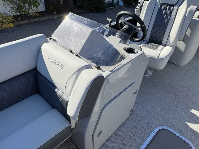 Slide: The Image of Harris Sunliner 210 2021 - 12