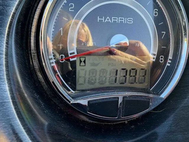 Slide: The Image of Harris Sunliner 210 2021 - 13