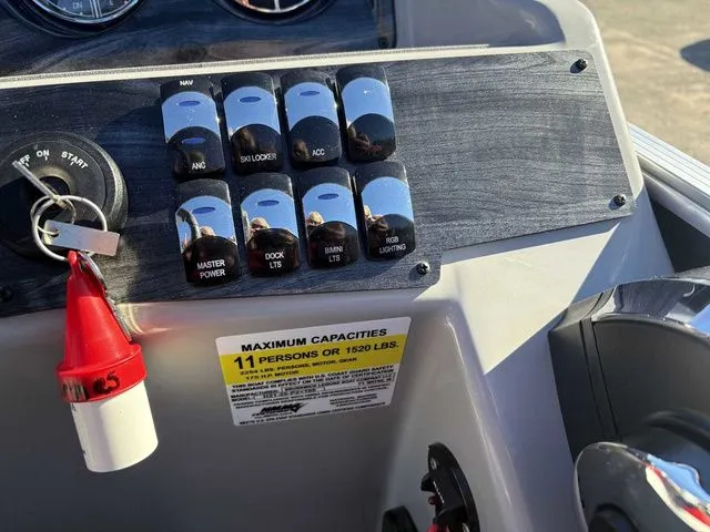 Slide: The Image of Harris Sunliner 210 2021 - 14