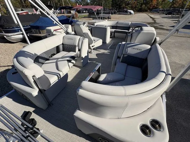 Slide: The Image of Harris Sunliner 210 2021 - 6