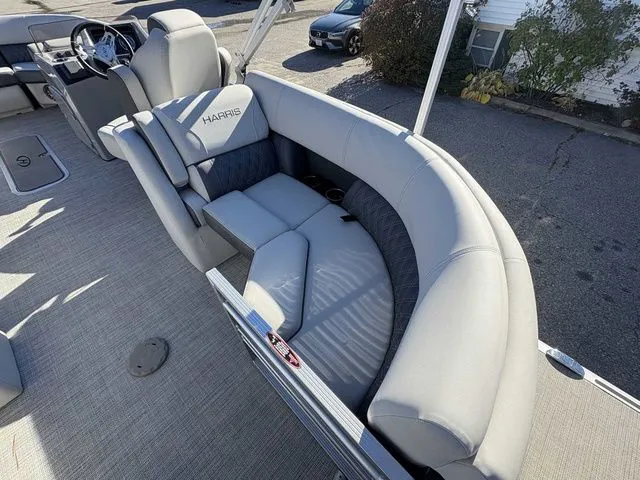 Slide: The Image of Harris Sunliner 210 2021 - 8