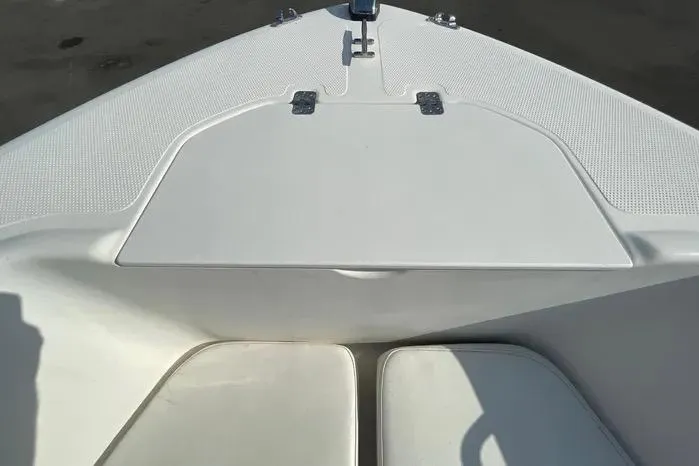 Slide: The Image of 2004 Kenner Fishmaster Travis Edition 220 boat interior with seating and console. - 41