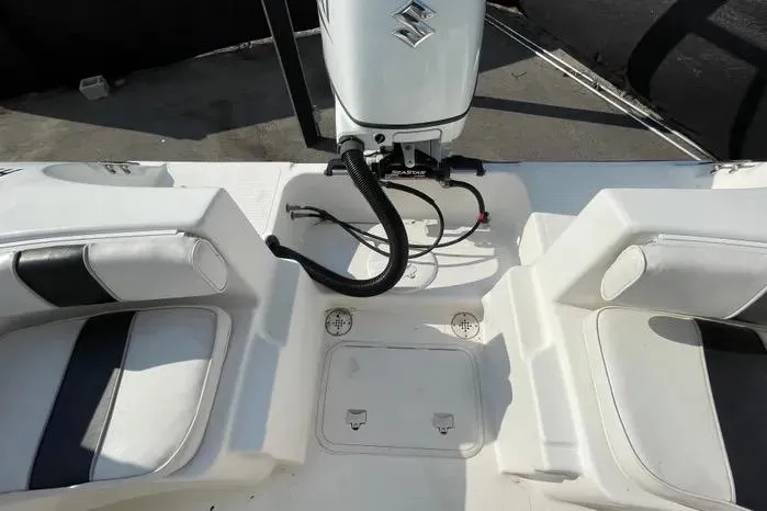 Slide: The Image of Trailer wheels of a 2004 Kenner Fishmaster Travis Edition 220 boat. - 63