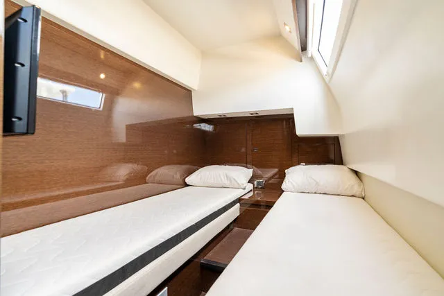 Slide: The Image of Prestige 460 2019 - 166