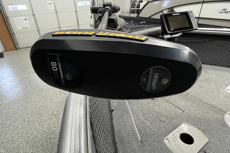 Slide: The Image of 2018 Lund 1875 Impact Sport boat with Minn Kota i-Pilot trolling motor. - 17