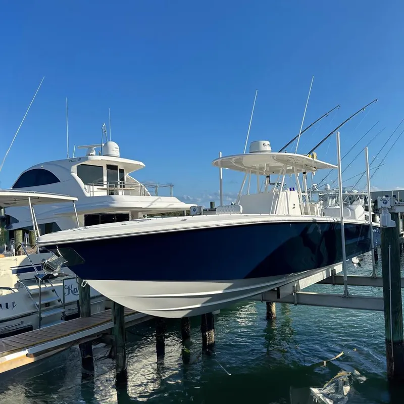 The Image of 2006 Island Runner 35 boat docked at marina under clear blue sky. - 0