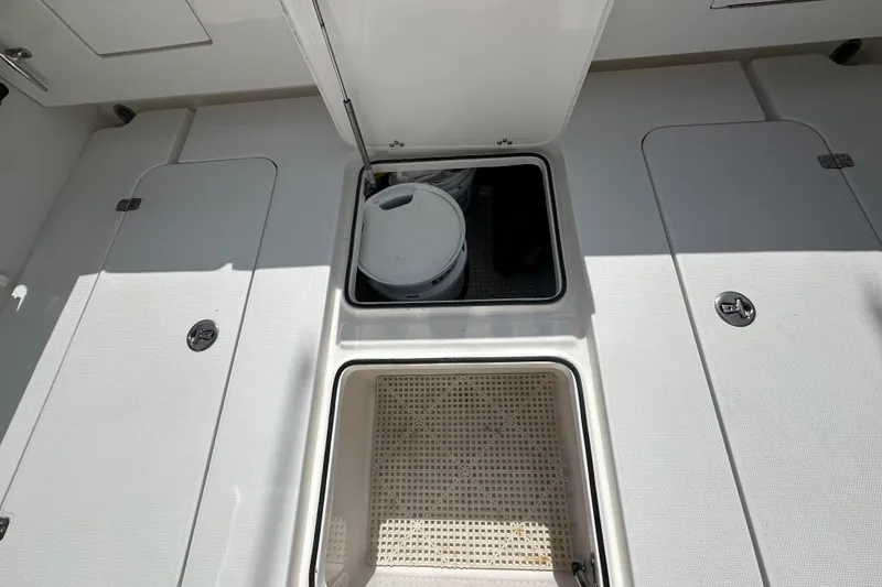 Slide: The Image of Island Runner 35 2006 - 62