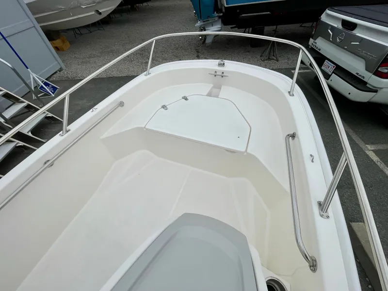 Slide: The Image of Boston Whaler 130 Super Sport 2026 - 9