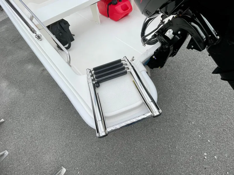 Slide: The Image of Boston Whaler 130 Super Sport 2026 - 3