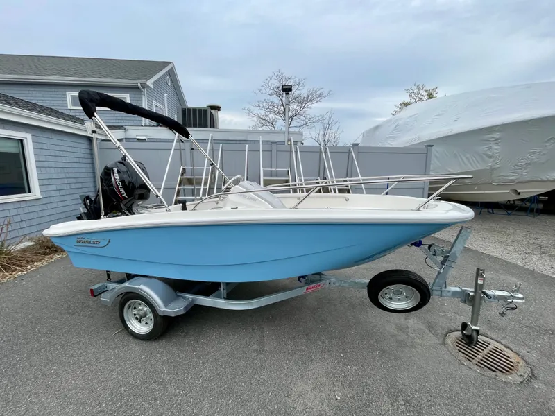 Slide: The Image of Boston Whaler 130 Super Sport 2026 - 1