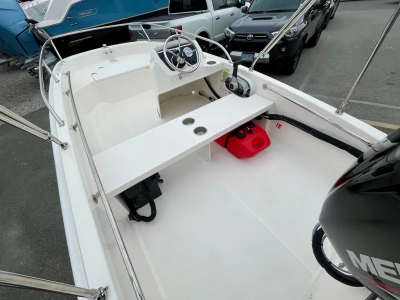 Slide: The Image of Boston Whaler 130 Super Sport 2026 - 4