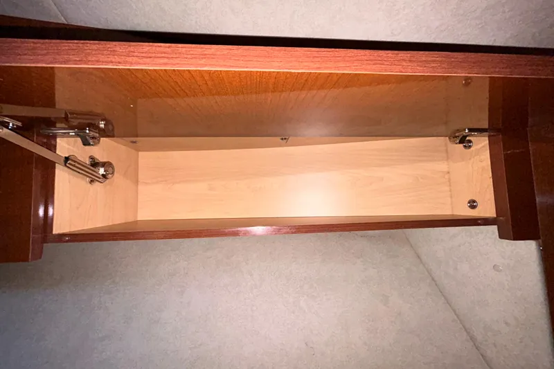 Slide: The Image of Electrical outlet and plumbing fixture in a Sea Ray Sundancer 310, 2012 model. - 183