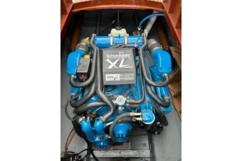 Slide: The Image of 1997 Hacker-Craft 26' Runabout engine, featuring Crusader XL components. - 28