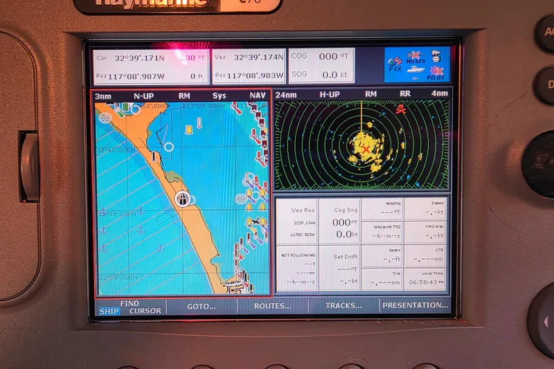 Slide: The Image of Navigation display on Glen-L 44 boat, showing radar and map data, 2006 model. - 76