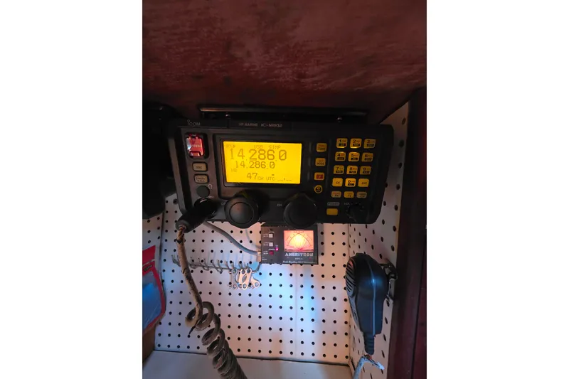 Slide: The Image of Marine radio equipment on Glen-L 44 boat, 2006 model, with Icom IC-M802 display. - 88