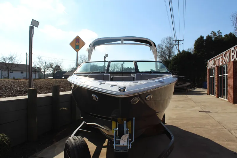Slide: The Image of 2026 Four Winns H4 boat on trailer outside Charlotte Ski Boats dealership. - 10
