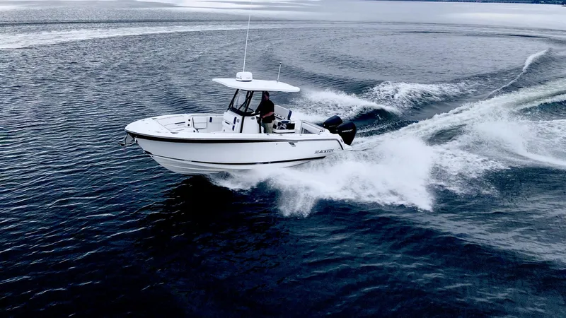 The Image of 2023 Blackfin 252 CC boat cruising on open water, creating dynamic waves. - 0