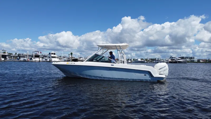 Slide: The Image of Boston Whaler 230 VANTAGE 2017 - 10