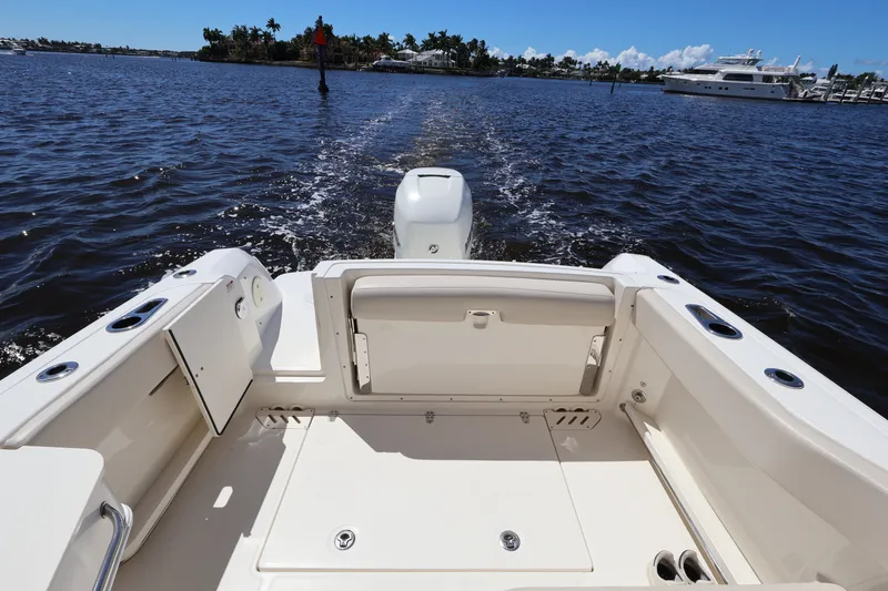 Slide: The Image of Boston Whaler 230 VANTAGE 2017 - 15