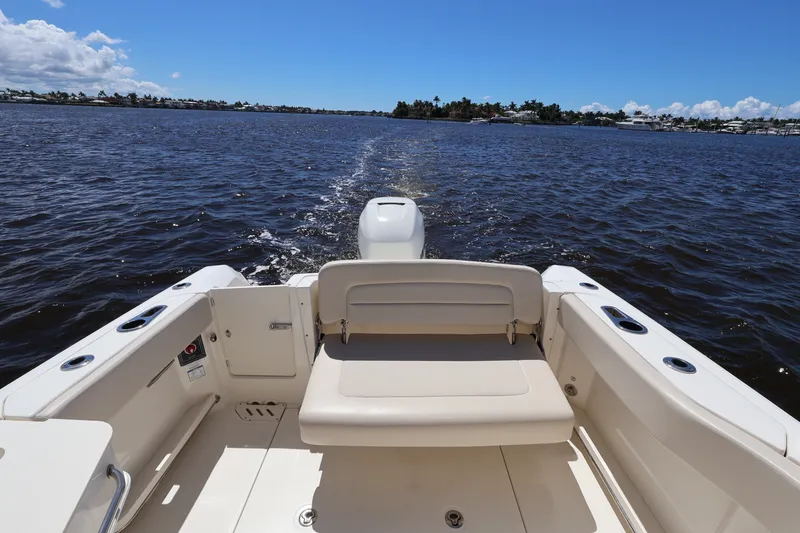 Slide: The Image of Boston Whaler 230 VANTAGE 2017 - 16